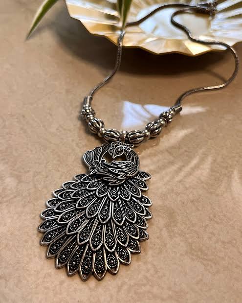 Peacock style metal heavy oxydezied nechlace