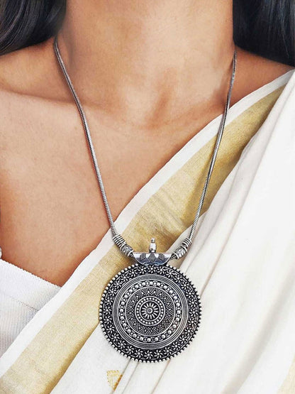 Heavy metal oxydized necklace